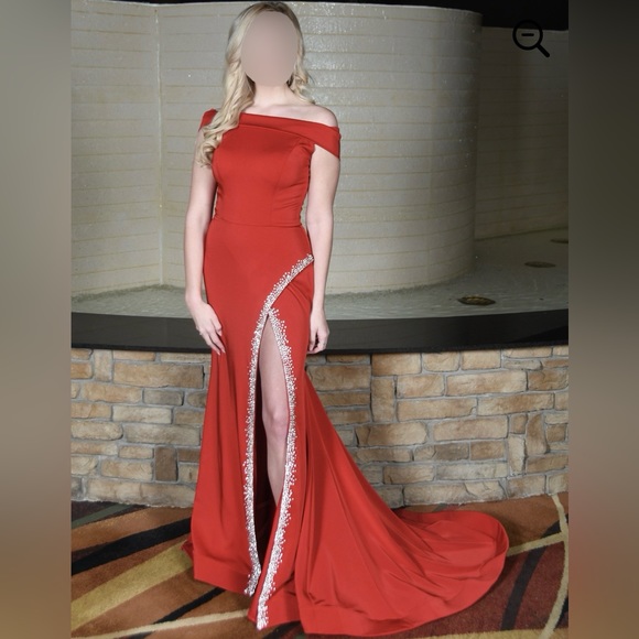 ASHLEYLauren One of a Kind Gown - Picture 12 of 12